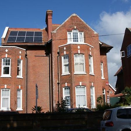 One Helena Road Serviced Apartments Southsea Dış mekan fotoğraf